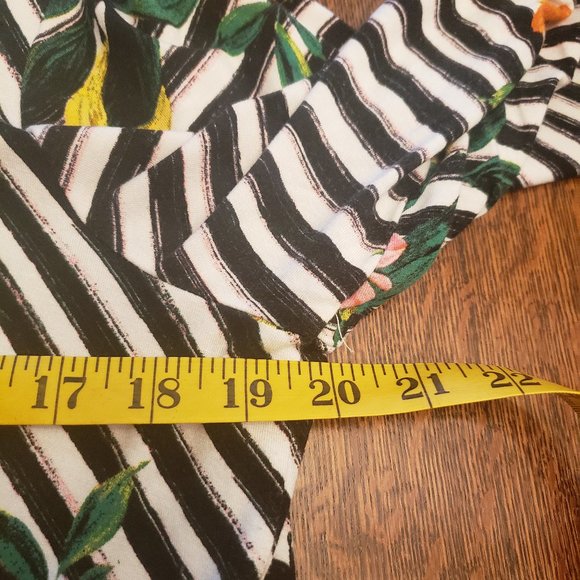 Investment II Essentials Lemon & Floral Striped Top - Picture 5 of 6